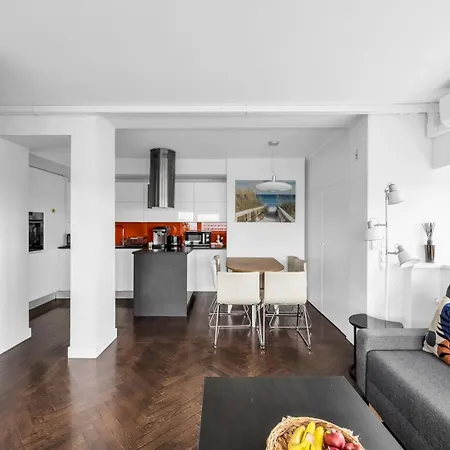 With View Of 23rd Floor * وارسو