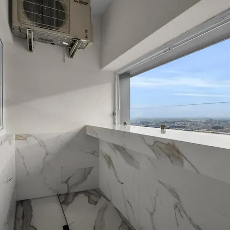 Apartment With View Of 23rd Floor *